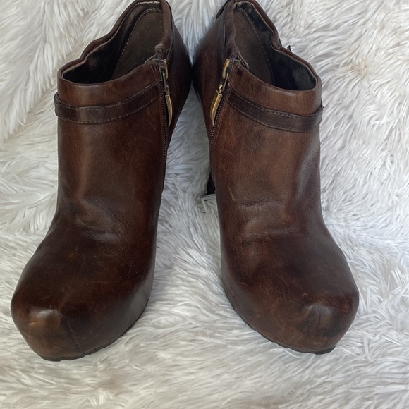 Guess Brown Leather Booties - Picture 2 of 7